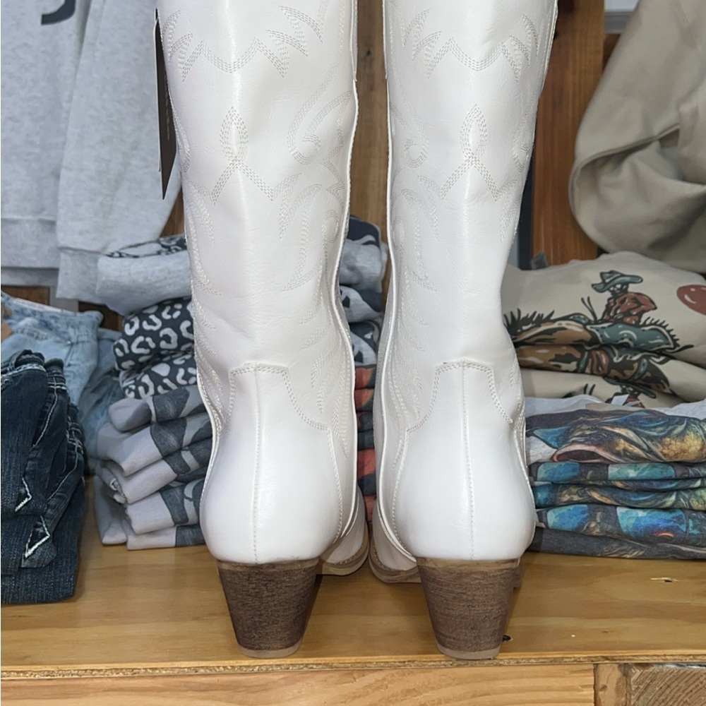 Women's White Knee-High Cowboy Boots - Picture 5 of 5